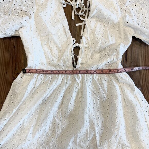 Le Lis White Embroider Deep V-Neck&Back W/Self-Tie Detail Dress Size Medium NWT - Picture 9 of 10